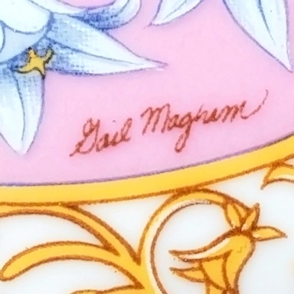 Heritage House Oval Floral Fine Porcelain  Music Box. Art by Gail Magram. - Picture 12 of 12